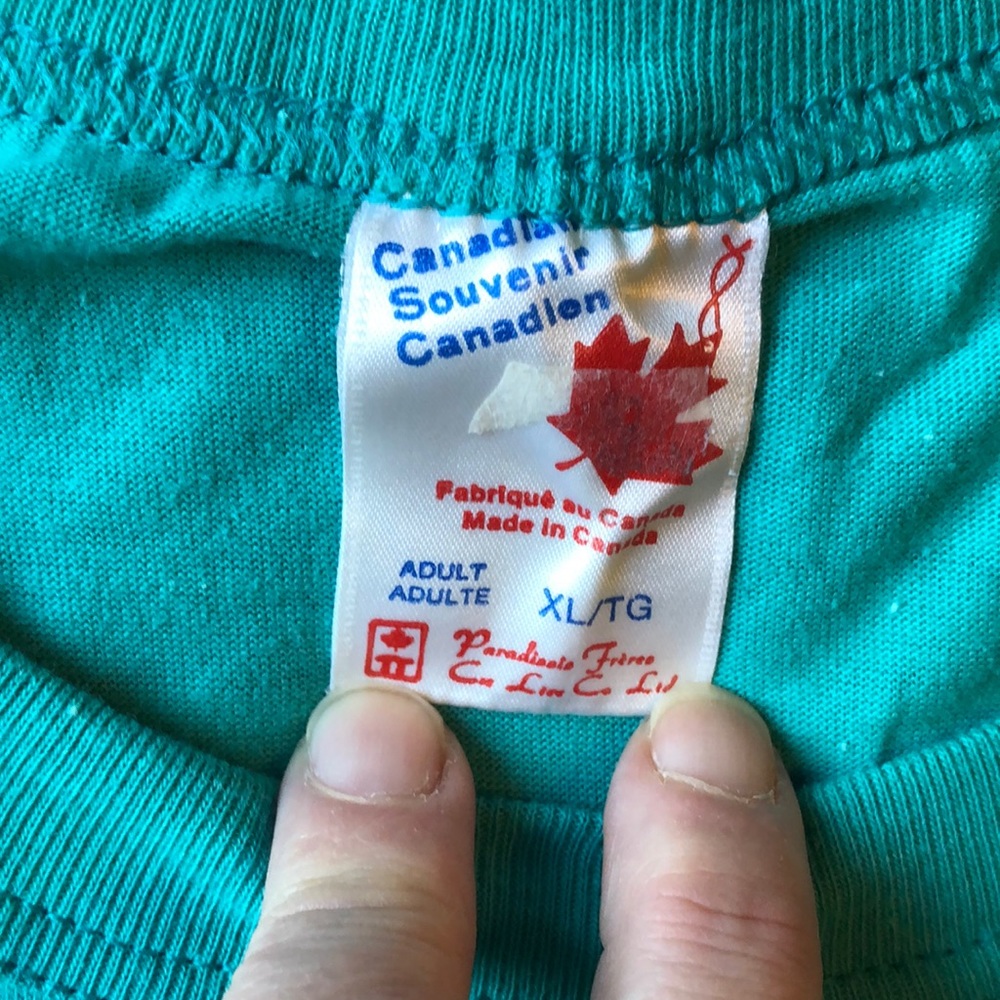 Vintage Quebec Souvenir T-Shirt - Picture 7 of 8